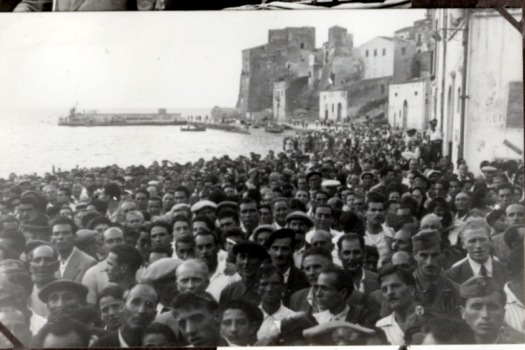 E' il 7 agosto 1949, l'occasione è l'inaugurazione dei lavori del Porto di Castellammare.